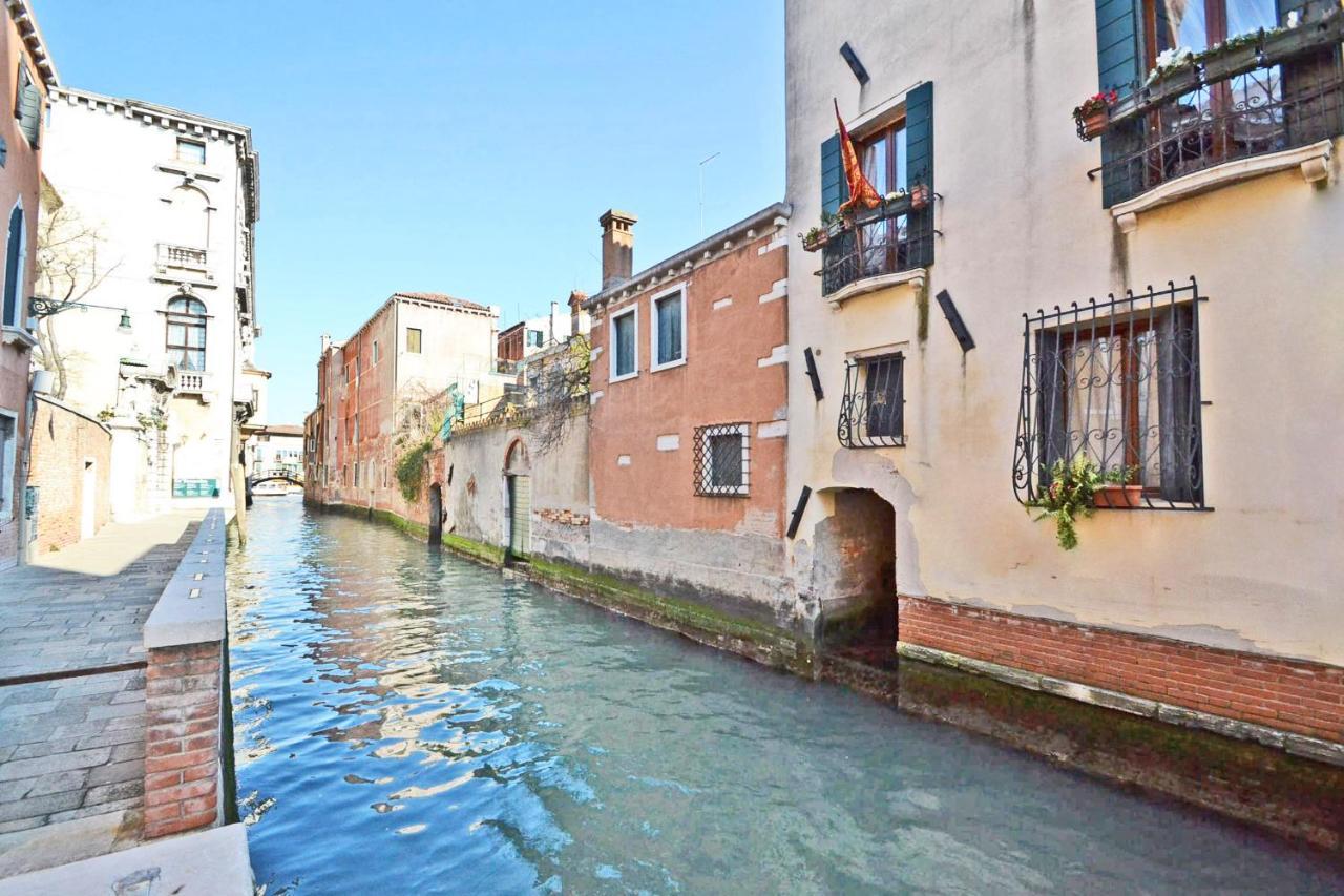 San Barnaba On The Canal * Venezia